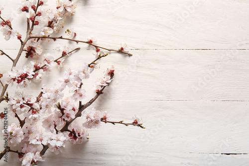 Obraz na płótnie Beautiful blooming branches on white wooden background w salonie