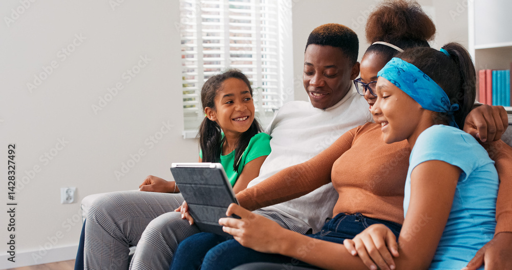 Obraz premium A smiling family relaxes on the sofa during a quiet afternoon. The children wave excitedly at the camera while their parents talk to friends through a tablet screen.