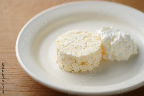 Cottage cheese, Farmer's cheese or tvorog