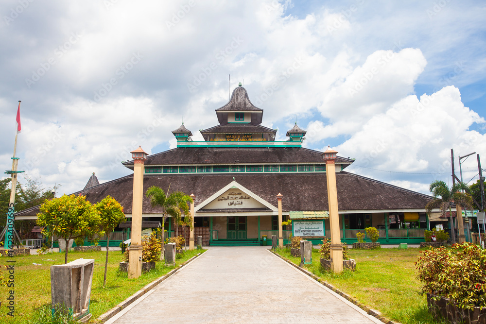 Pontianak Jami Mosque, Sultan Syarif Abdurrahman Mosque is the oldest and historic mosque in Pontianak, West Kalimantan, Inodensia, heritage buildings located on the banks of the Kapuas River.