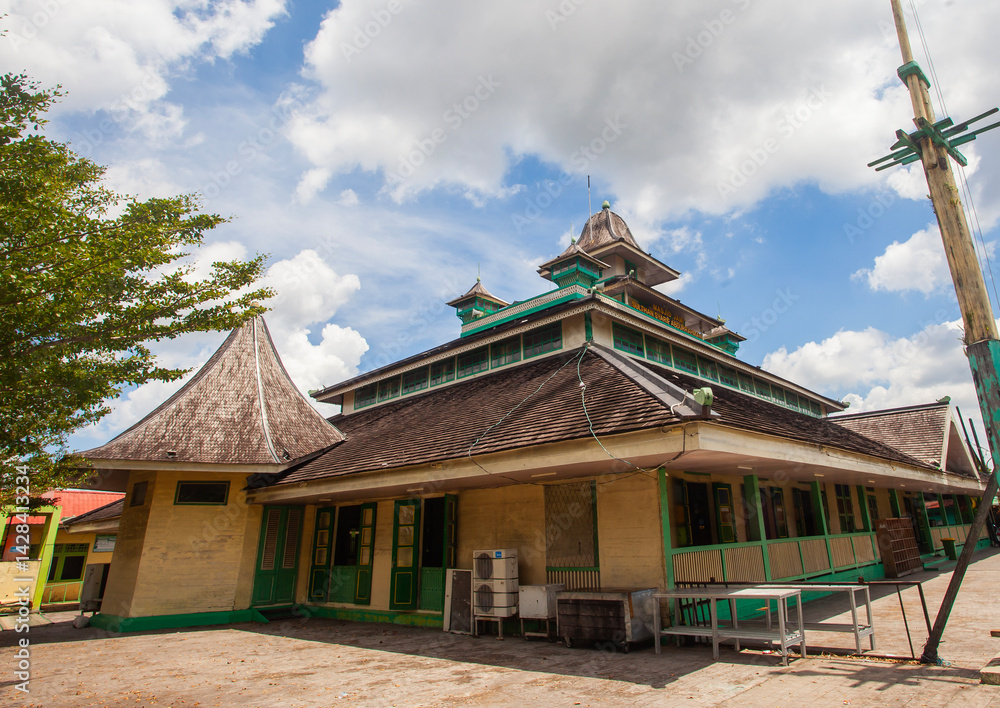 Pontianak Jami Mosque, Sultan Syarif Abdurrahman Mosque is the oldest and historic mosque in Pontianak, West Kalimantan, Inodensia, heritage buildings located on the banks of the Kapuas River.