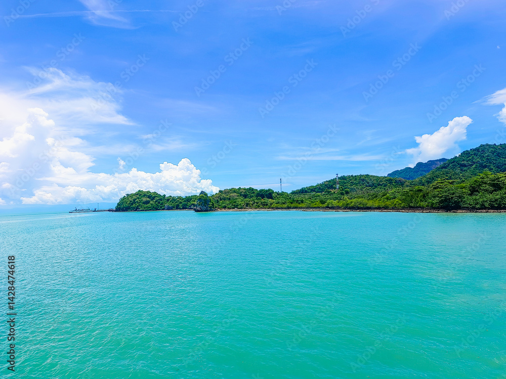 Fototapeta premium Summer travel, sea in Asia, the holiday season, which gives natural relaxing feeling. Beautiful natural environment and rest. Travel Thailand, the island in the middle of sea sky clouds Samui Thailand