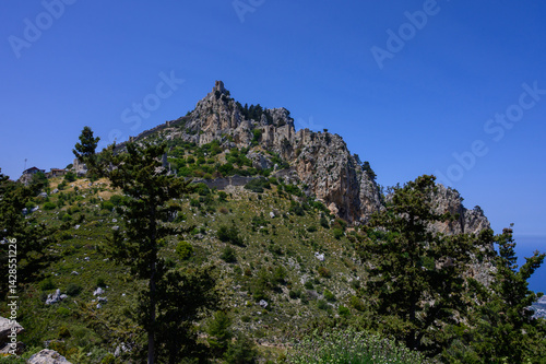 Obraz na płótnie Ancient walls and towers of St. Hilarion Castle, an iconic historical site perched on a mountain in Cyprus. w salonie