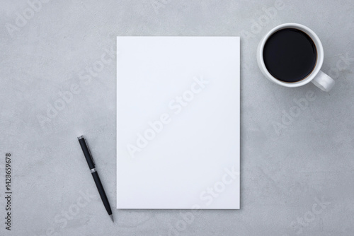 白い無地の紙のビジネスイメージ　A flat lay image of a blank white sheet of paper.