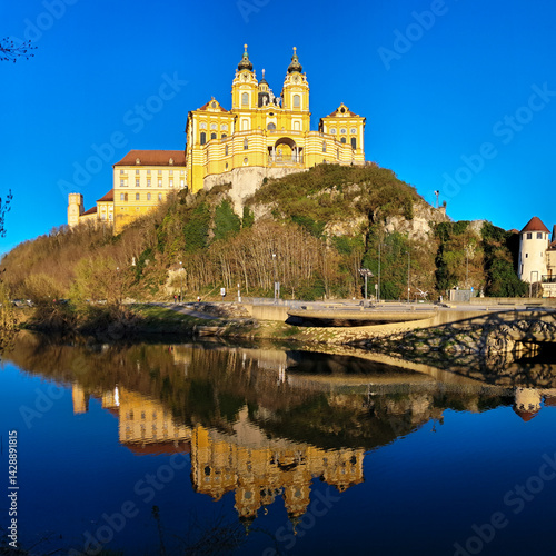Obraz na płótnie Benedictine abbey in Melk, Austria, and its water refection w salonie