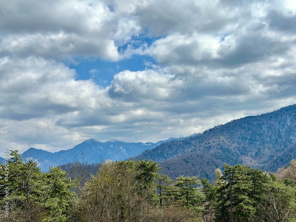 Obraz premium Clouds and Mountains