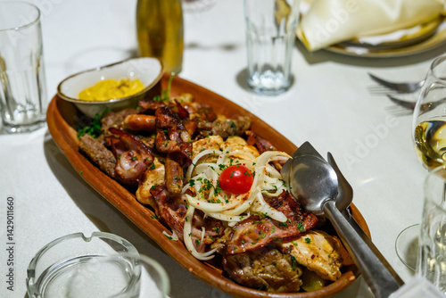 Obraz na płótnie Mixed hot grill and fried vegetables w salonie