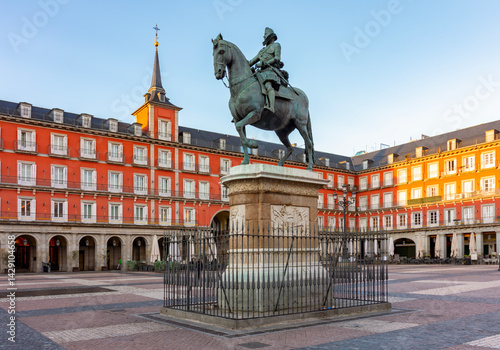 Obraz na płótnie Plaza Mayor (Main square) in Madrid, Spain w salonie