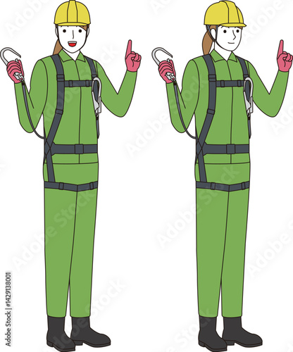 墜落防止のフルハーネスとランヤードをつけた現場工事作業員。笑顔の女性