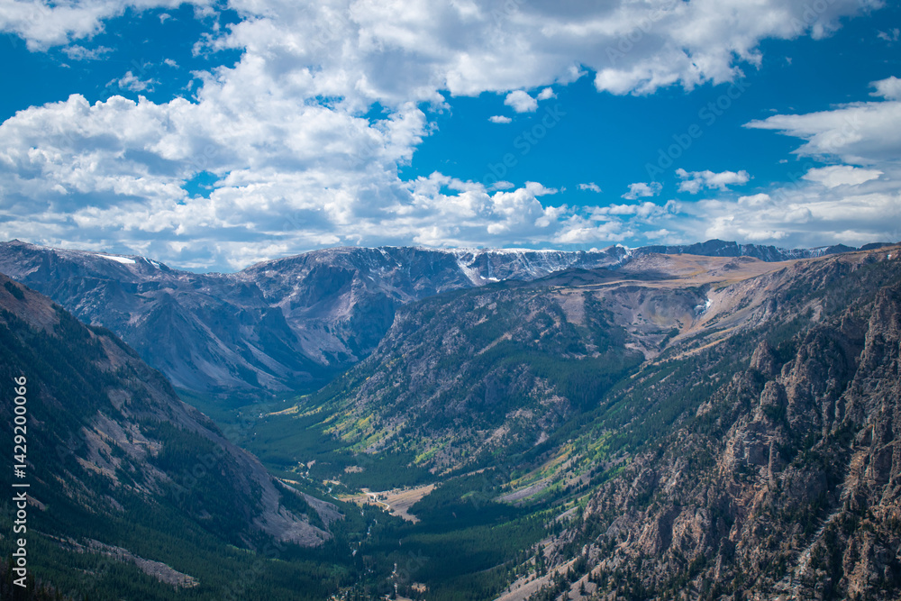 Fototapeta premium Glacial valley in the Beartooth Mountains, Montanna