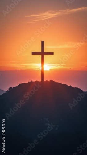 Obraz na płótnie Cross is silhouetted against a sunset. The sun is shining on the cross, creating a warm and peaceful atmosphere w salonie