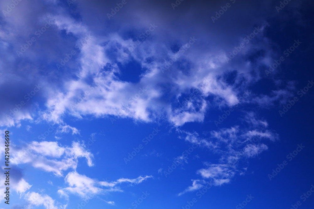 Obraz premium 青空とちぎれ雲