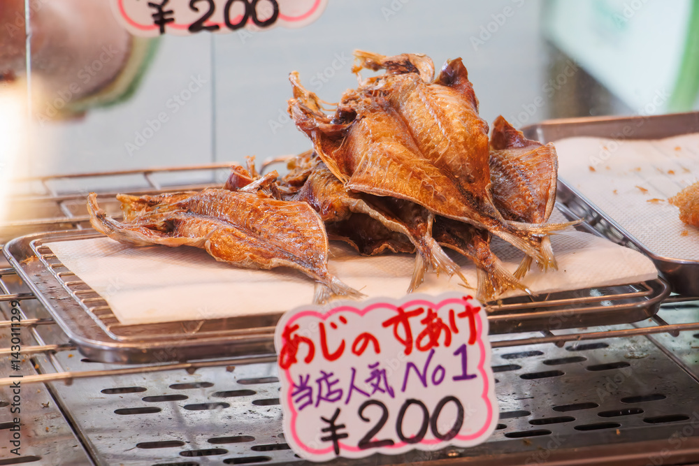 名物料理の鯵の干物の丸揚げ。
一枚200円と非常にお得。
高速道路の近くにある龍宮城風の道の駅。
沼津市、静岡県-2025年3月30日