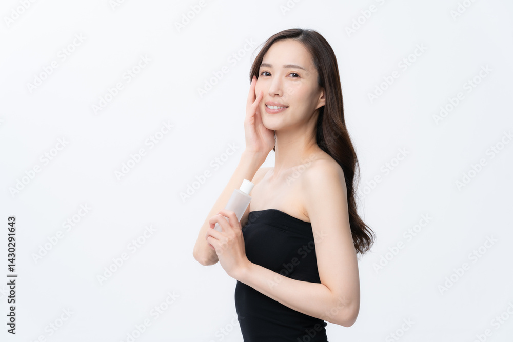 白バックのロングヘアの若い女性のビューティー 白バックのロングヘアの若い女性のビューティー