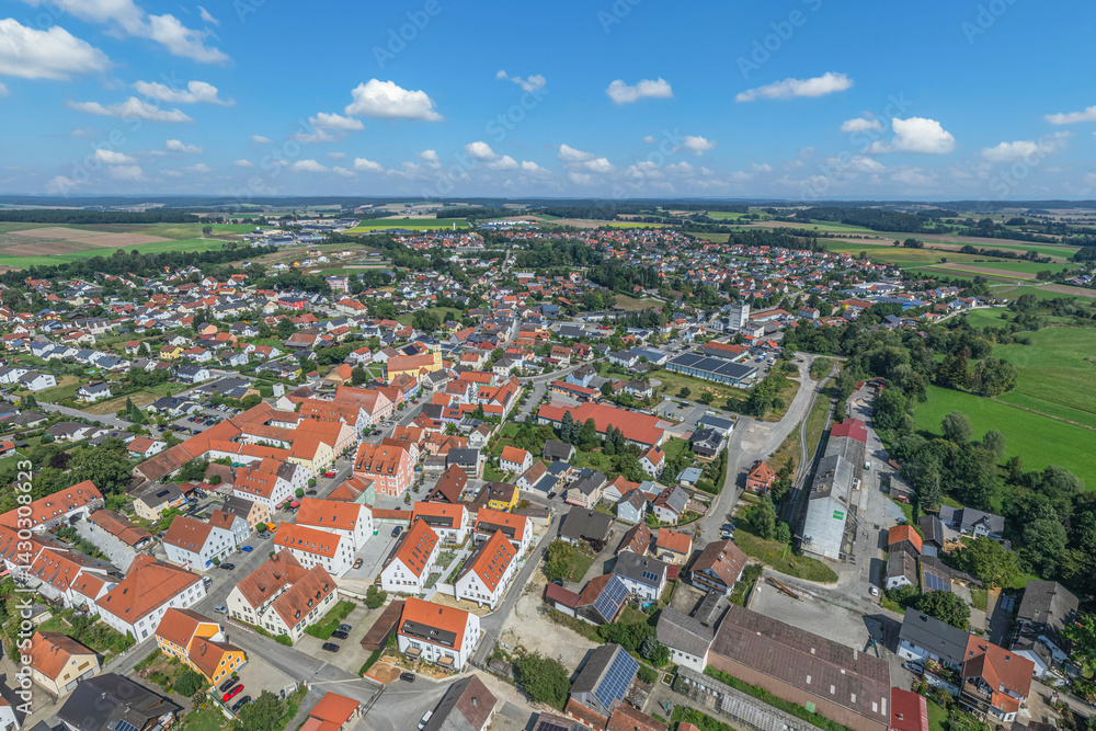 Die Marktgemeinde Langquaid im Tal der Großen Laber aus der Vogelperspektive Die Marktgemeinde Langquaid im Tal der Großen Laber aus der Vogelperspektive