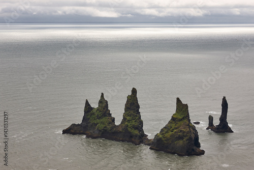 Obraz na płótnie Reynisdrangur rock pinacles and black sand beach. Vik, South area. Iceland w salonie