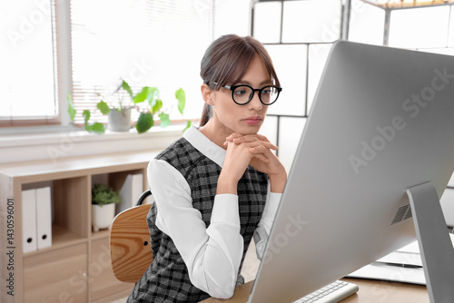 Beautiful young businesswom...