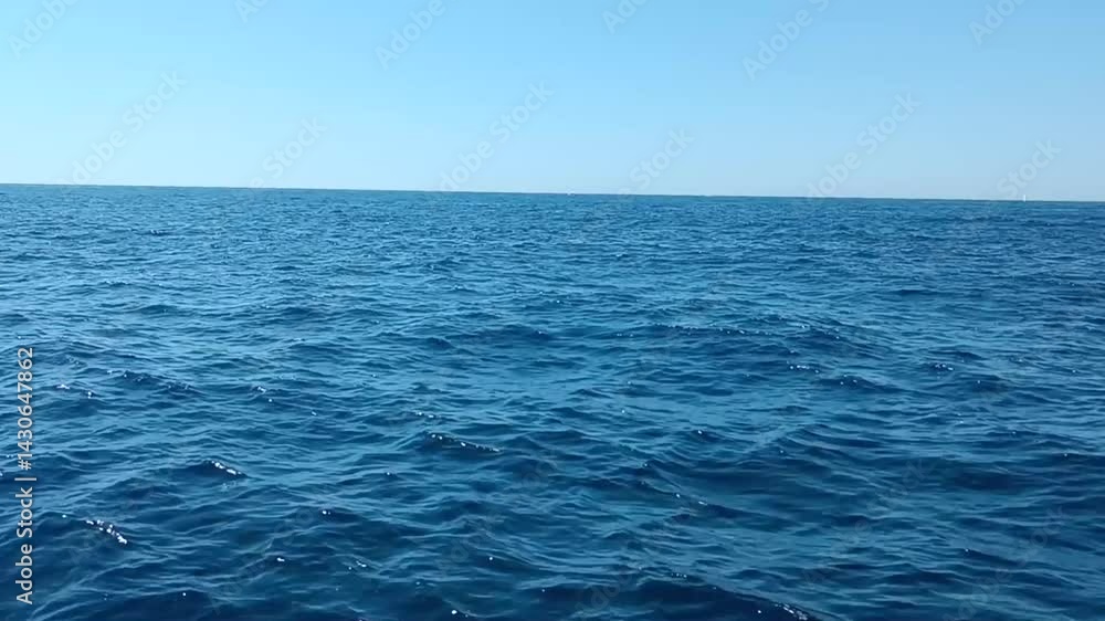 vue de la mer d'un bateau en mouvement