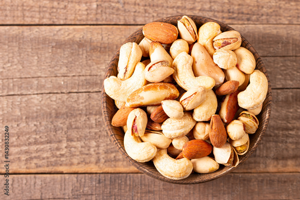 Fototapeta premium Healthy mix nuts. Almonds, hazelnuts, cashews, peanuts, pistachios, Brazil nuts