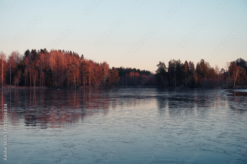 Obraz premium Scenic view of a lake