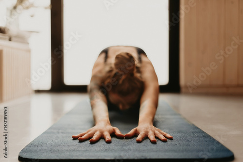Obraz na płótnie Woman Doing Yoga Stretching in Child Pose w salonie