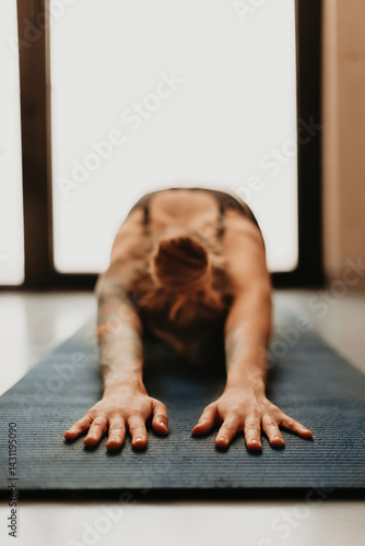 Obraz na płótnie Woman Practicing Yoga Stretching in Child Pose w salonie