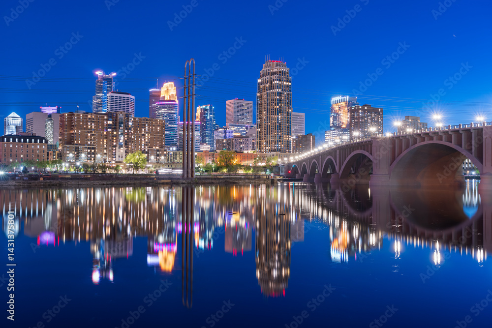 Minneapolis, Minnesota, USA Skyline over the Mississippi River