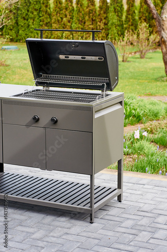 metal barbecue with removable grill