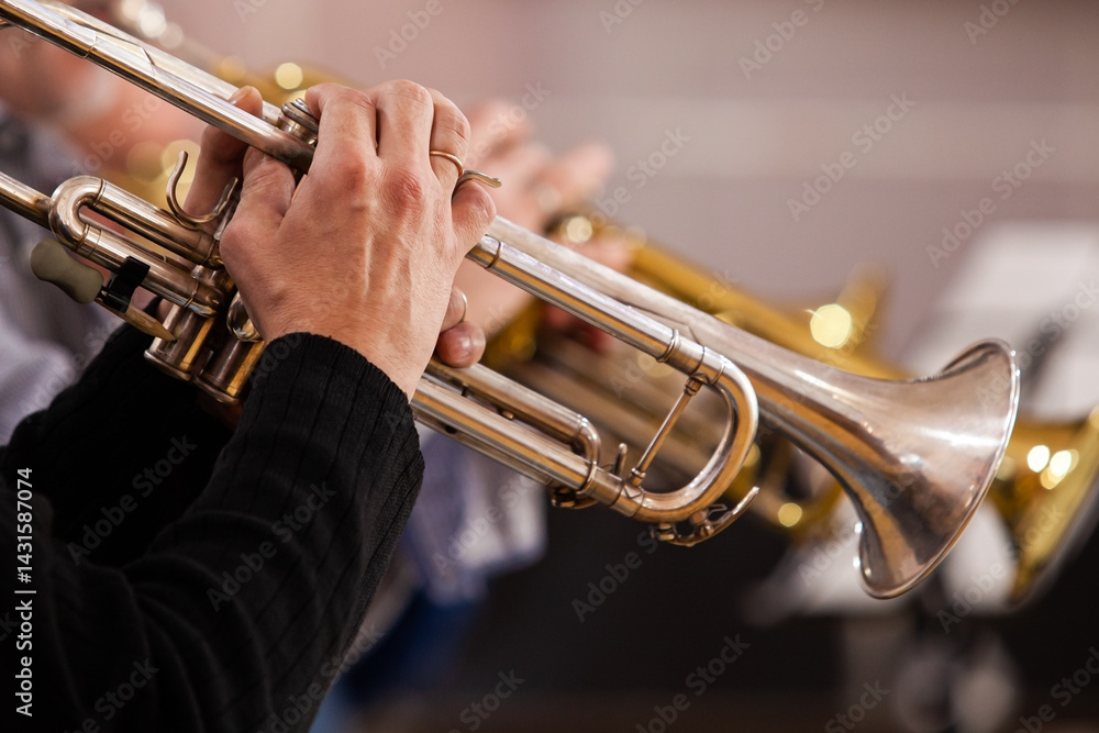 Obraz premium Hands of a musician playing the trumpet