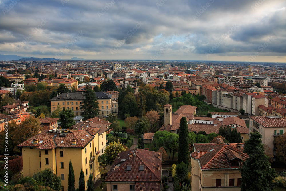 Fototapeta premium Bergamo View with Autumn Colors and Mountain Horizon