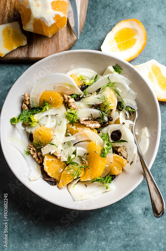 Winter salad with fennel, orange and walnuts