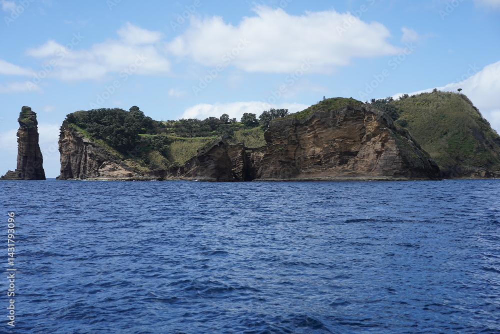 Die Ilhéu de Vila Franca do Campo im Atlantischen Ozean bei den Azoren