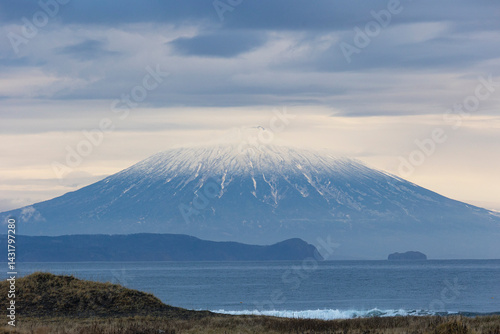 Obraz na płótnie Tyatya volcano in winter, Kunashir, South Kuriles. Russia w salonie