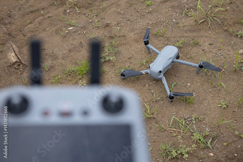Obraz na płótnie Drone ready to flight with controller w salonie