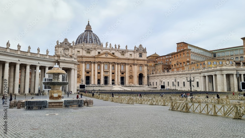 Obraz premium A Walk Through the Vatican: St. Peter's Square and Basilica