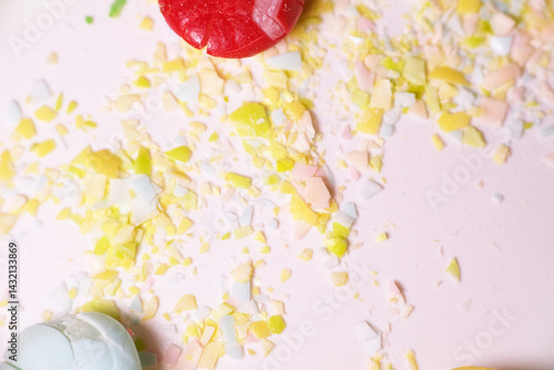 Foto Close up texture of crushed chewy candy coated with flavour sugar