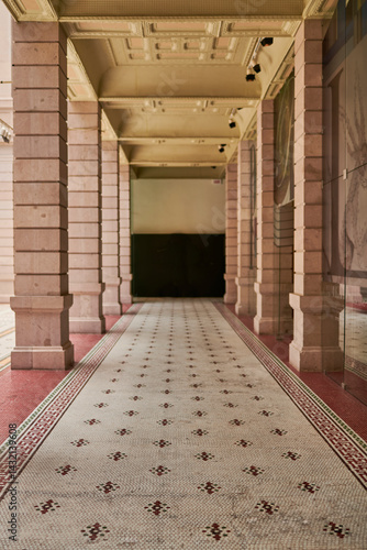 Wallpaper Mural pasillo en edifico colonial con piedra y mosaico Torontodigital.ca