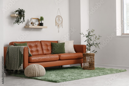 Cuadro en lienzo Modern interior on living room with brown leather sofa and soft pouf