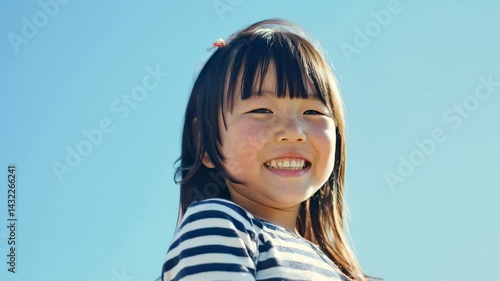 幸せいっぱいの笑顔の日本人女の子ポートレート（子供・キッズ・かわいい・楽しい・大好き）
