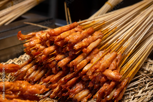 Obraz na płótnie Chinese style marinated meat skewers on the street. w salonie