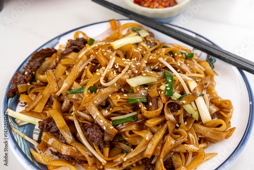 Stir fried rice noodle with beef served on a plate
