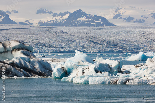 Obraz na płótnie Icebergs turquoise lake and snowy mountains. Jokulsarlon, Southeast area. Iceland. w salonie