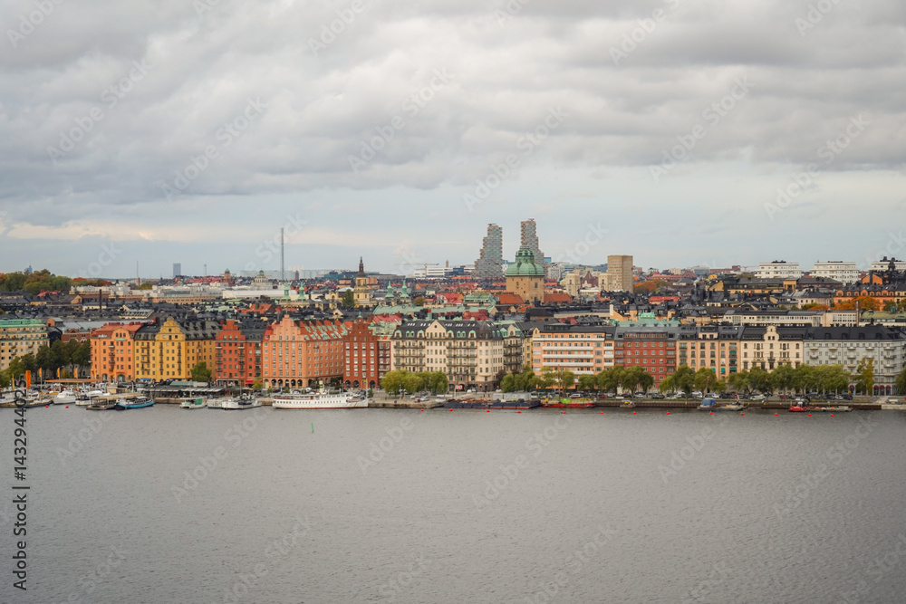Obraz premium Overview of Stockholm city centre residential buildings, from Skinnarviksberget, Sweden
