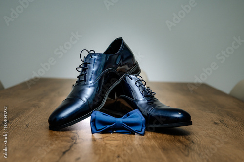 groom black shoes