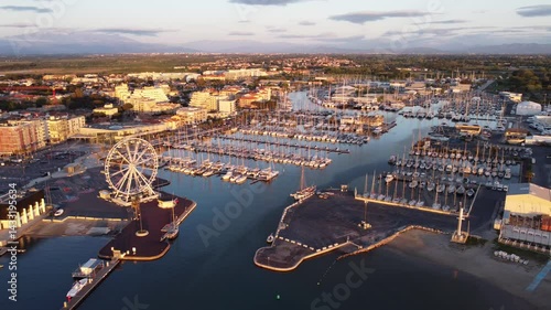 Survol du port de Canet en Roussillon