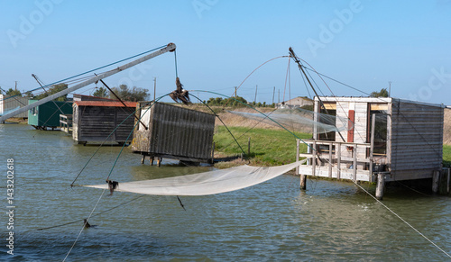Obraz na płótnie Riviere La Taillée, pêche au carrelet , Marais Breton, Vendée, Pont Neuf, Fontenay le Comte, 85, France w salonie