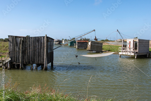 Obraz na płótnie Riviere La Taillée, pêche au carrelet , Marais Breton, Vendée, Pont Neuf, Fontenay le Comte, 85, France w salonie
