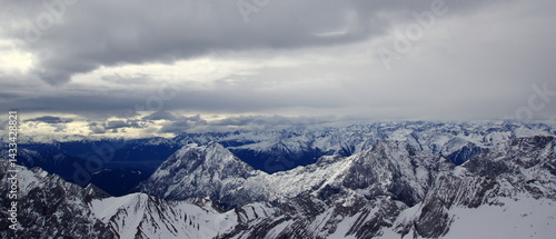 Obraz na płótnie Zugspitze the highest peak of the Wetterstein Mountains and the highest mountain in Germany. w salonie