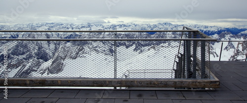 Obraz na płótnie Zugspitze the highest peak of the Wetterstein Mountains and the highest mountain in Germany. w salonie