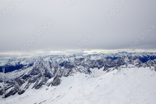 Obraz na płótnie Zugspitze the highest peak of the Wetterstein Mountains and the highest mountain in Germany. w salonie
